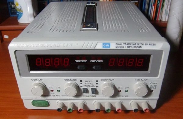 Трехканальный линейный источник питания GW Instek GPC-6030D (цифровой)