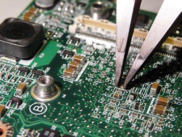 Демонтаж мелкого SMD компонента двухконтурным импульсным паяльником Демонтаж мелкого SMD компонента двухконтурным импульсным паяльником