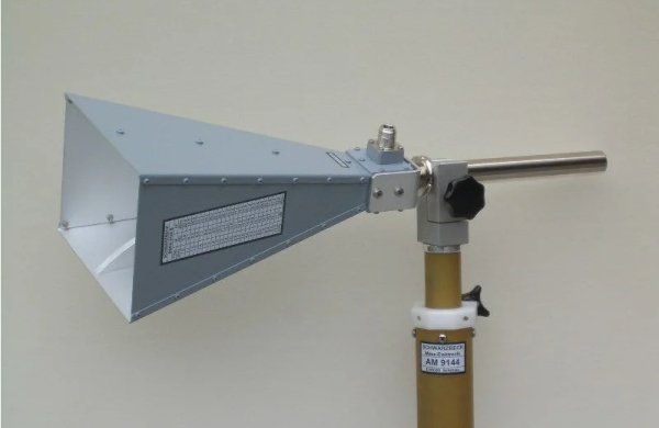 Рупорная антенна с двумя гребнями и волноводным фланцем WRD750 Schwarzbeck HWRD 750