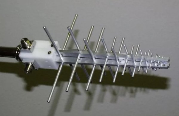 Логопериодическая УВЧ-СВЧ антенна c двойной поляризацией Schwarzbeck XSLP 9142 Логопериодическая УВЧ-СВЧ антенна c двойной поляризацией Schwarzbeck XSLP 9142